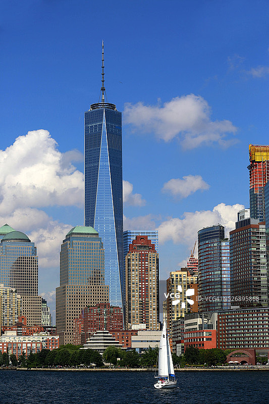 从纽约港看世界贸易中心和曼哈顿下城图片素材
