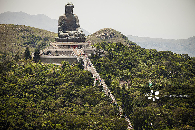 香港大屿山的世界最大座佛图片素材