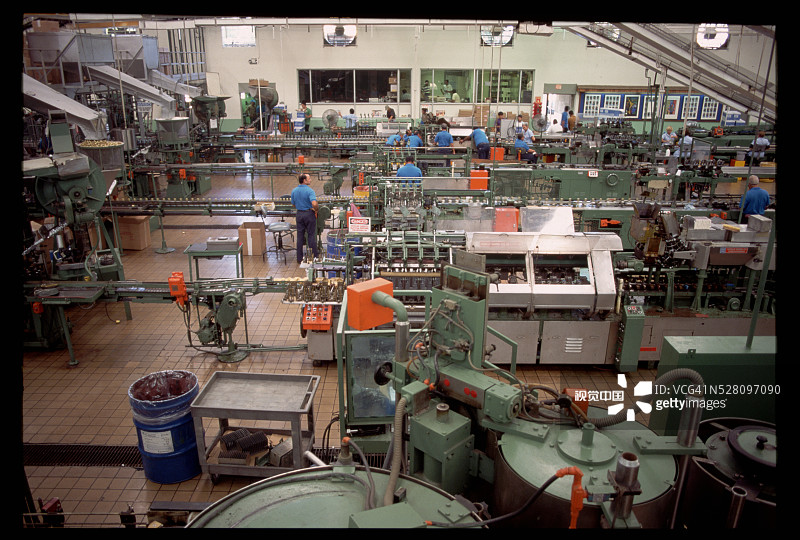 巴卡第酒厂的传送带，波多黎各图片素材