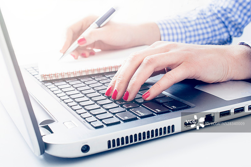 键盘打字图片素材