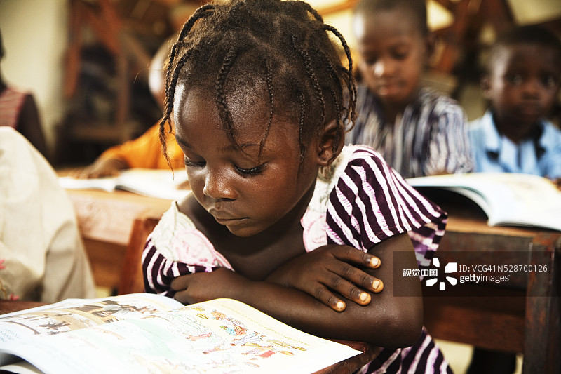 塞拉利昂伦萨村学校的孩子们图片素材