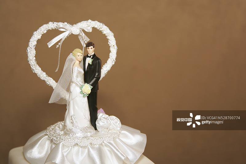 新娘和新郎婚礼蛋糕装饰图片素材