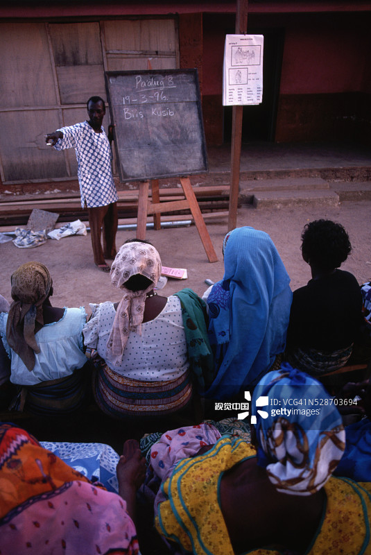 加纳北部户外识字课程图片素材