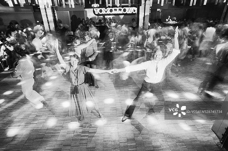 情侣迪斯科舞图片素材