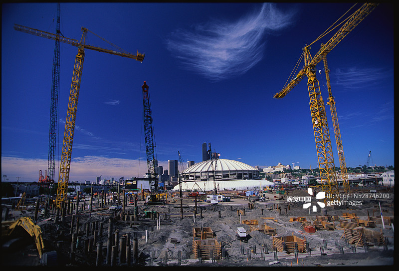 西弗科球场建筑工地的起重机图片素材