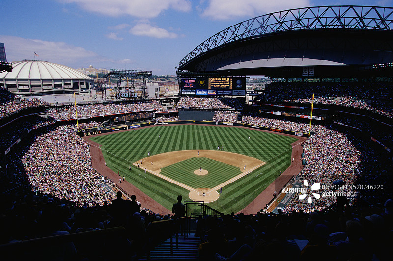 在西弗科球场观看拥挤比赛的观众图片素材