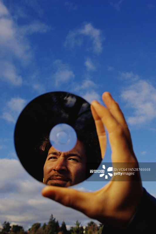 CD光盘中的人脸反射图片素材