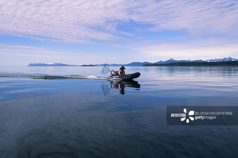 在威廉王子湾旅行的生物学家图片素材