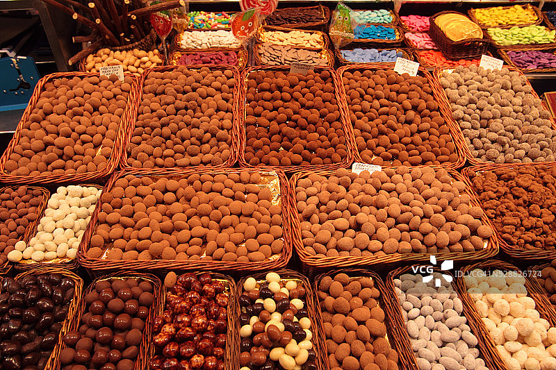 待售的巧克力、糖果和甜点图片素材