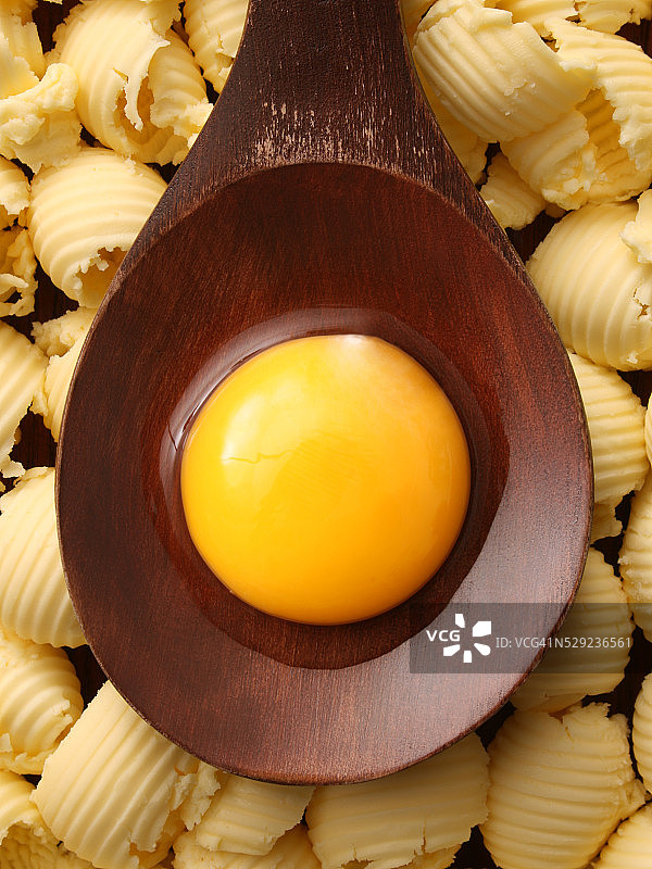 蛋黄和卷状黄油图片素材