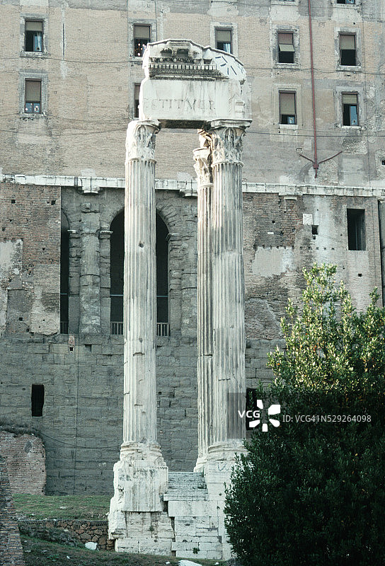 罗马广场的维斯帕先神庙遗址图片素材