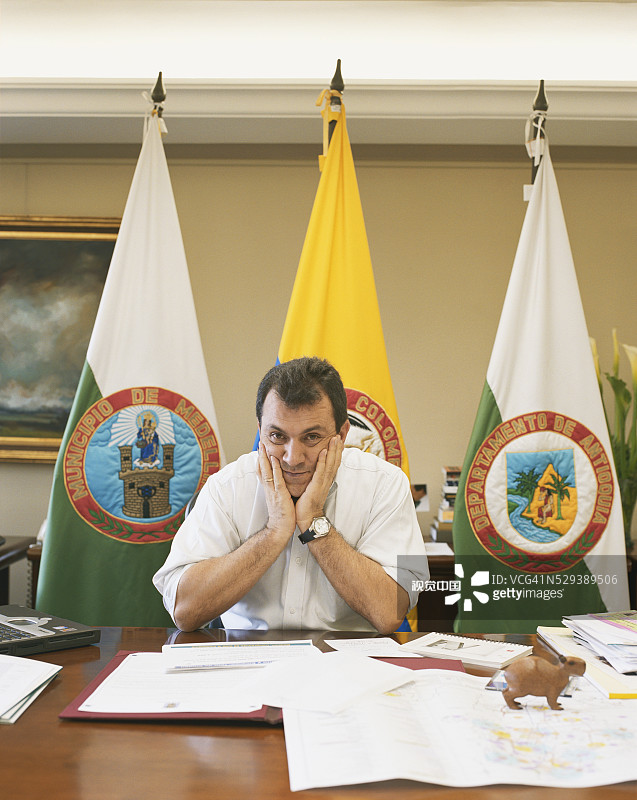 记者兼作家阿隆索·萨拉查图片素材