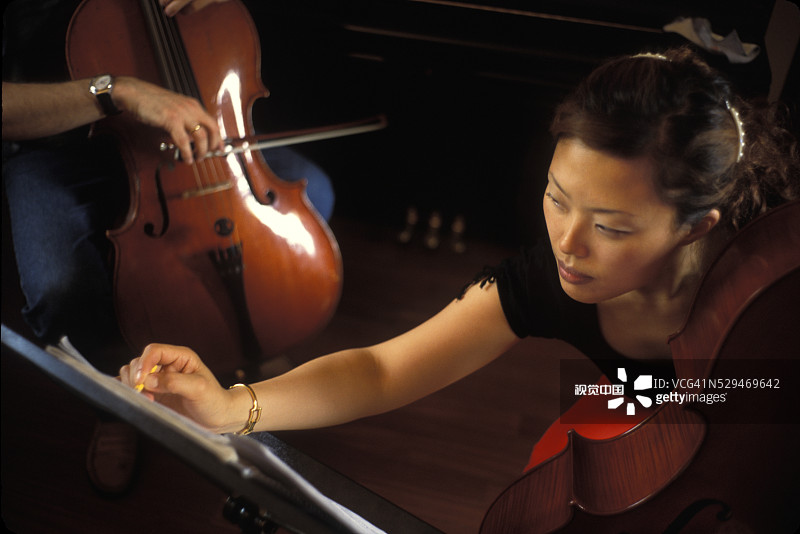 音乐学院学生图片素材