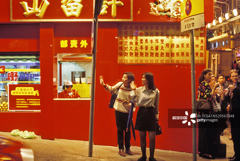 挥手的女人们图片素材