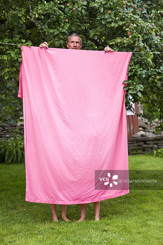 后院晾晒的衣物图片素材