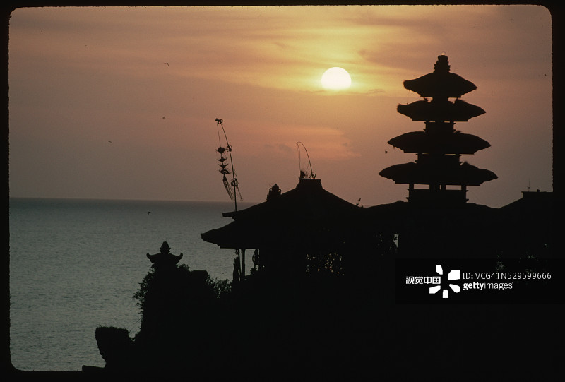 日落下的海神庙图片素材