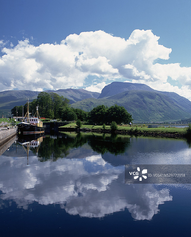 本尼维斯山和喀里多尼亚运河图片素材