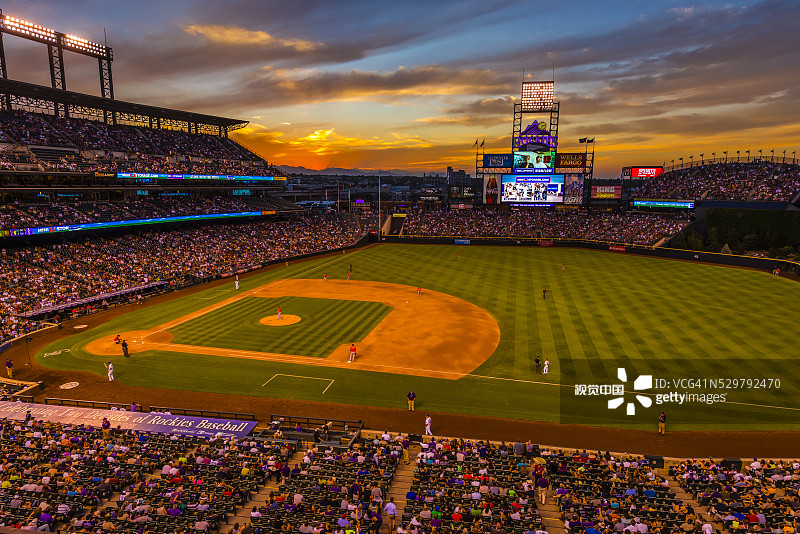 科罗拉多州丹佛市库尔斯球场的落基山队棒球比赛图片素材