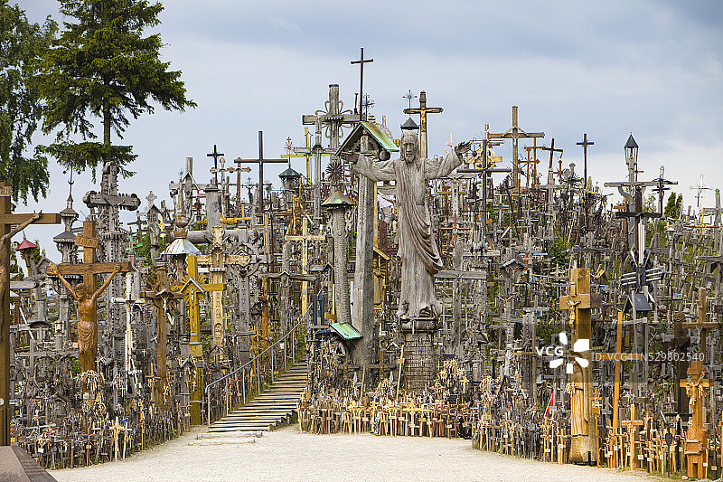 立陶宛希奥利艾的十字架山图片素材