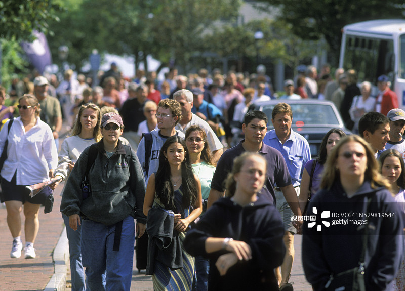 游客抵达楠塔基特岛图片素材