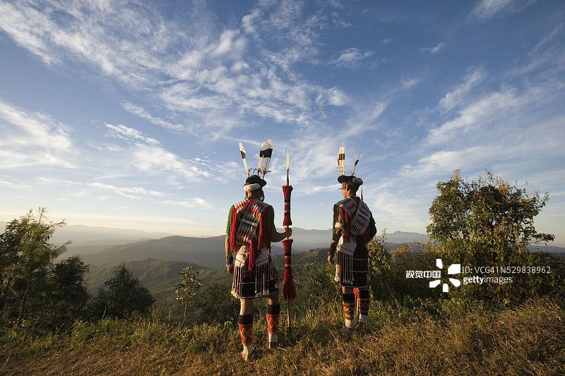 昂加米部落舞蹈演员在观景点图片素材