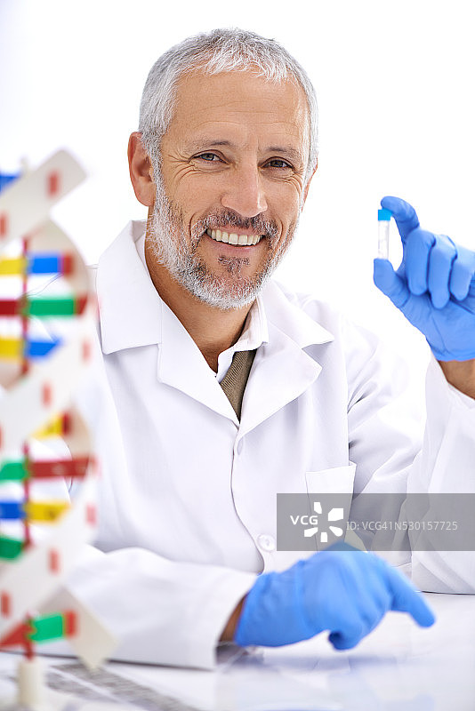 他是一位顽强的科学家图片素材