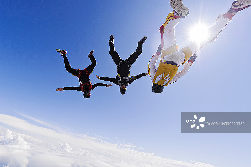 高空跳伞瞬间图片素材