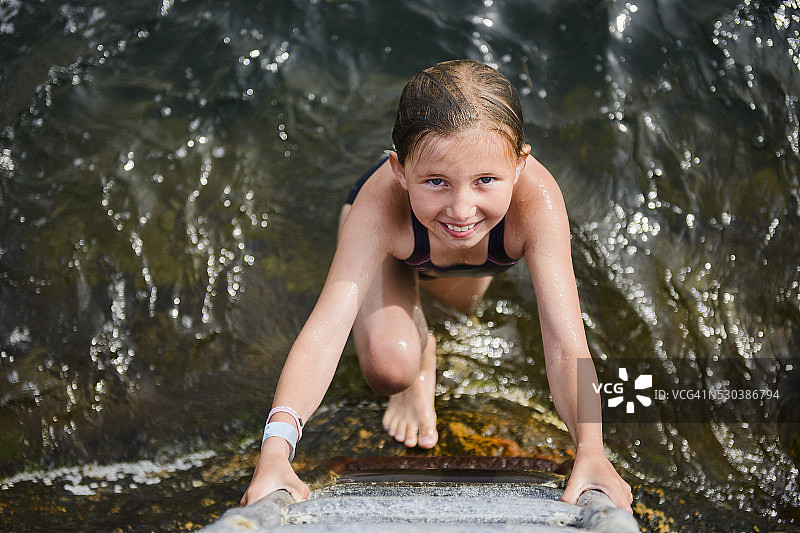 微笑的女孩图片素材