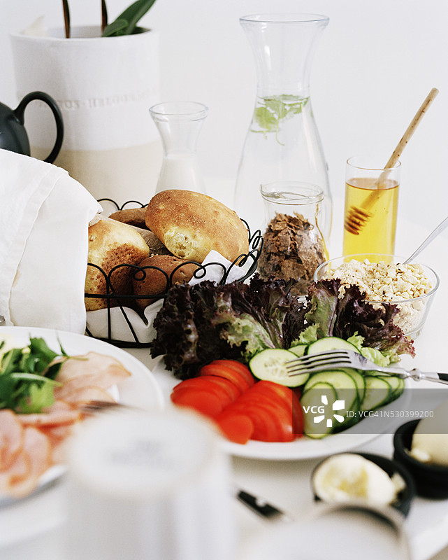 桌子上的食物图片素材