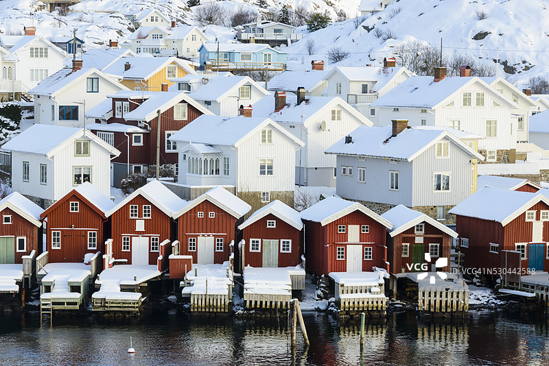 瑞典博胡斯兰奥鲁斯瓦斯特海岸哈勒维克斯特兰港口的建筑物图片素材