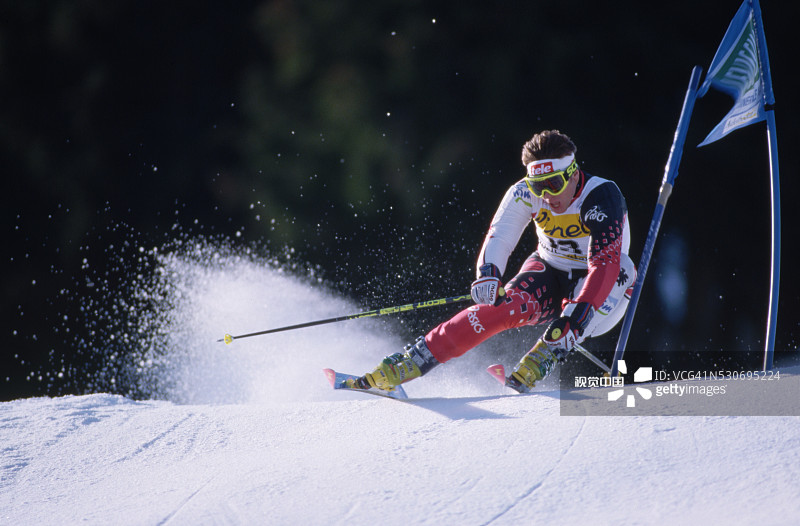 1996年高山滑雪回转比赛滑雪者图片素材