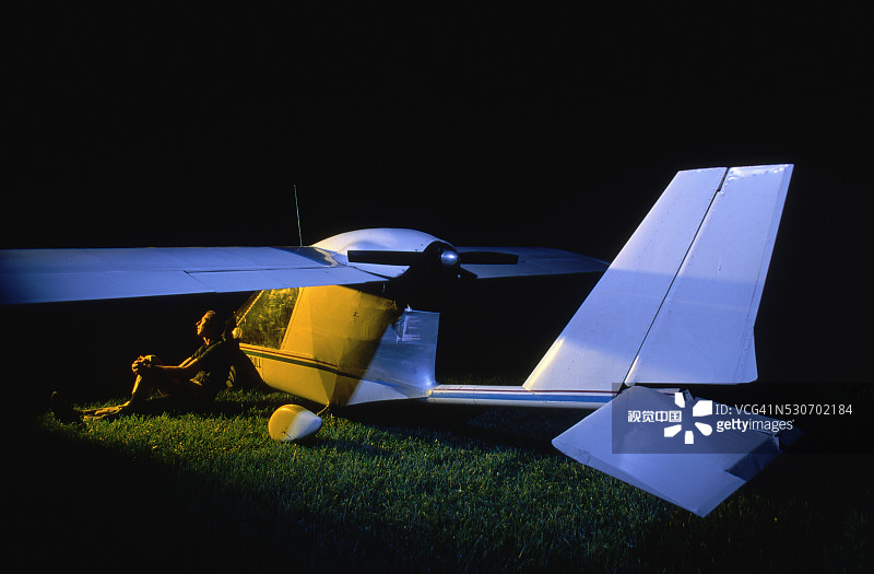 飞行员与超轻型飞机图片素材