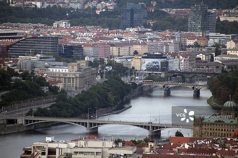 布拉格伏尔塔瓦河上的桥梁图片素材