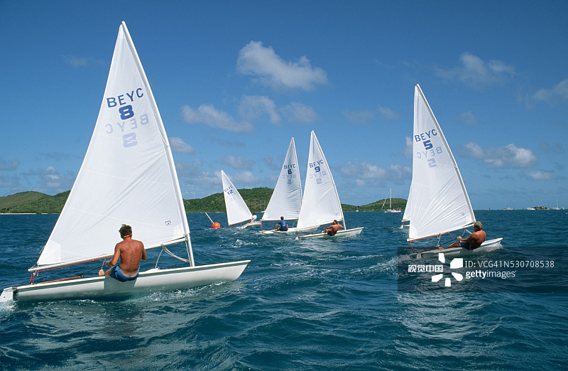 帆船赛中的帆船图片素材