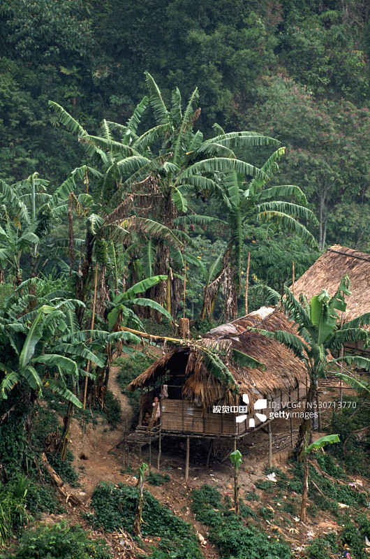 金马仑高原的山坡村庄小屋图片素材