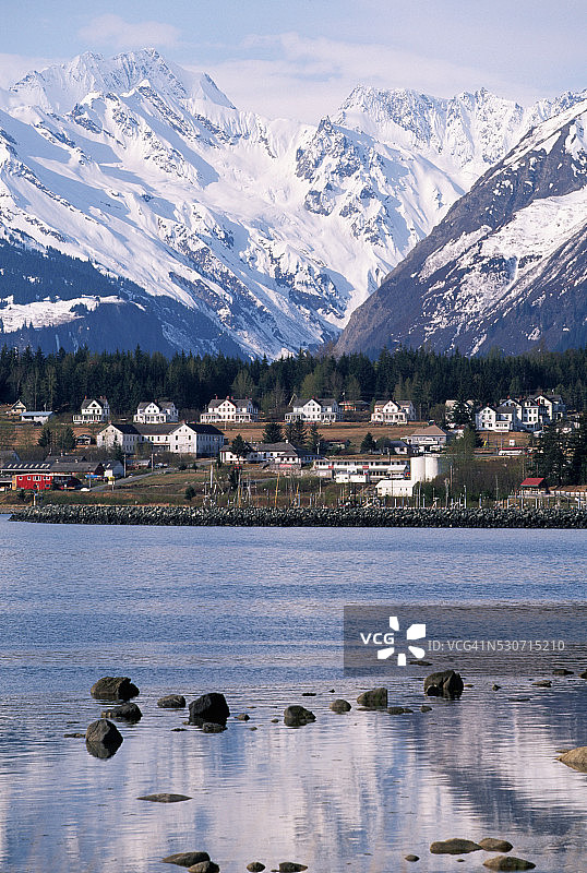 初夏的奇尔卡特山脉和海恩斯图片素材