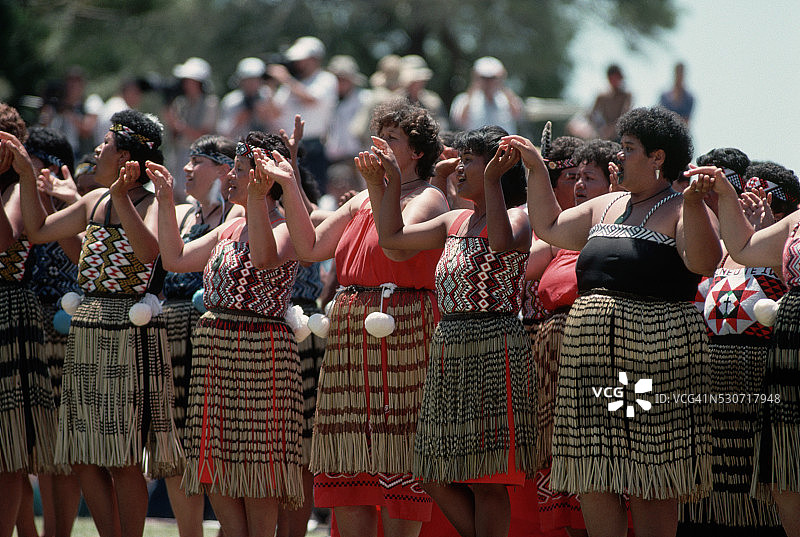毛利草裙舞者图片素材