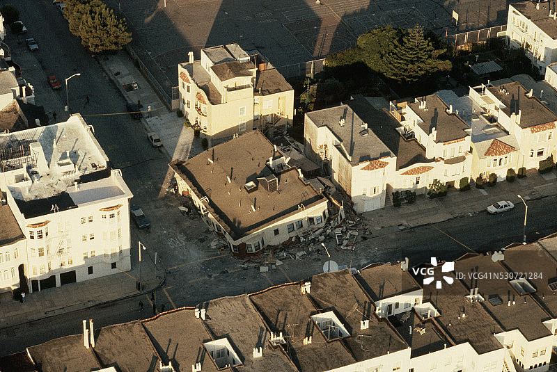 坍塌建筑航拍图片素材