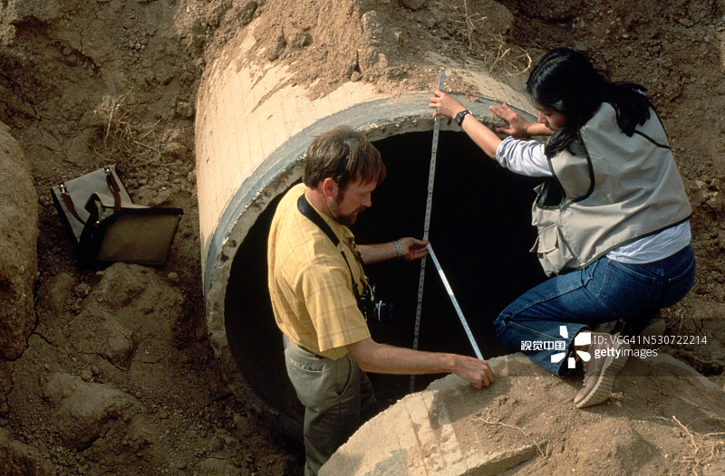 地震破坏的输水道图片素材