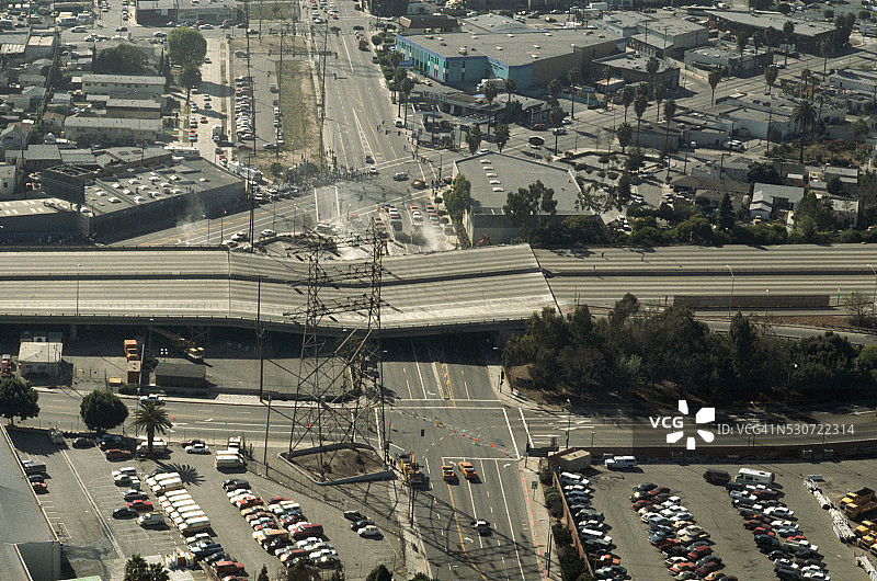 地震损毁的高速公路航拍图片素材