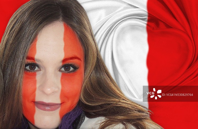 有魅力的秘鲁妇女在旗帜前图片素材