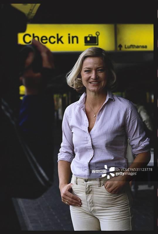 BBC记者凯特·阿迪在机场图片素材