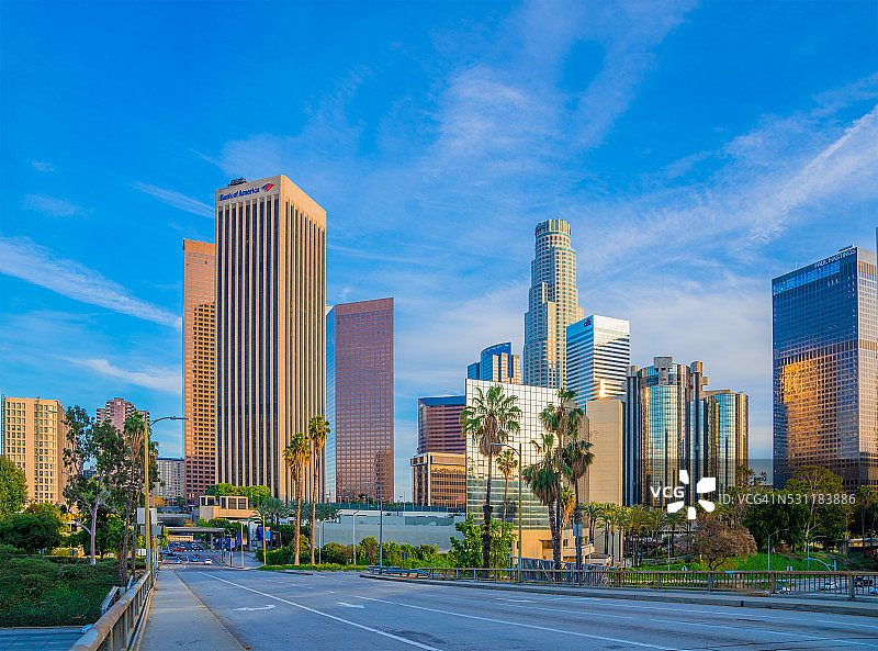 加州洛杉矶天际线的摩天大楼图片素材