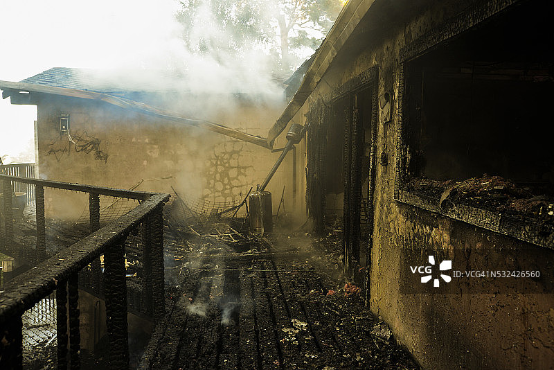 加利福尼亚州米尔谷的房屋火灾图片素材