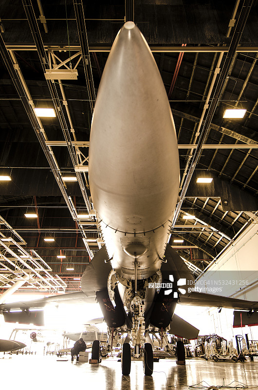 在惠德比岛海军航空站进行维护的美国海军F-18图片素材