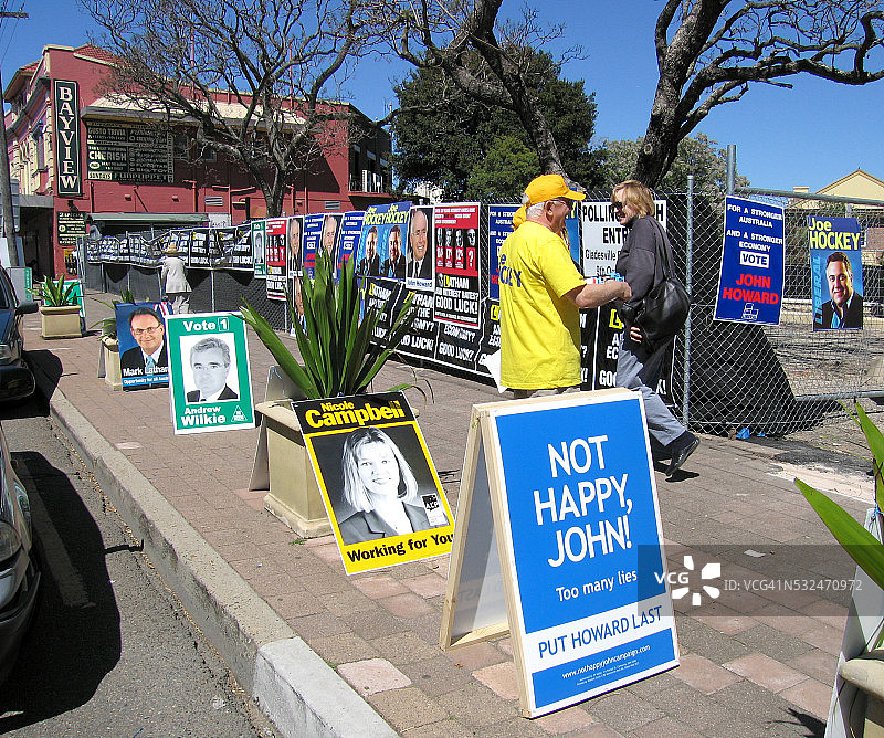 2004年澳大利亚联邦选举：悉尼格莱兹维尔的投票站图片素材