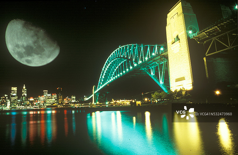悉尼海港大桥上空的巨大月亮图片素材