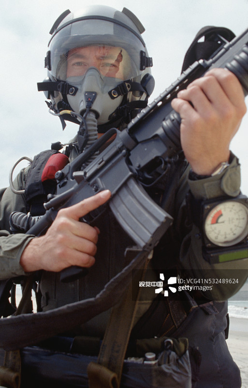 持步枪的海豹突击队队员图片素材