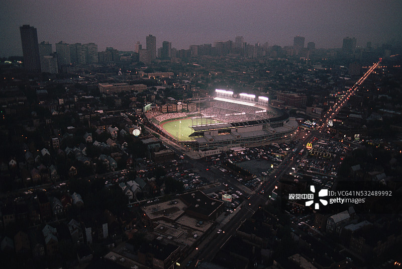 黄昏时的棒球场图片素材