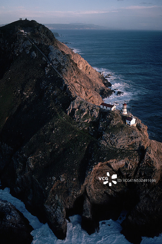 悬崖和博尼塔角灯塔图片素材